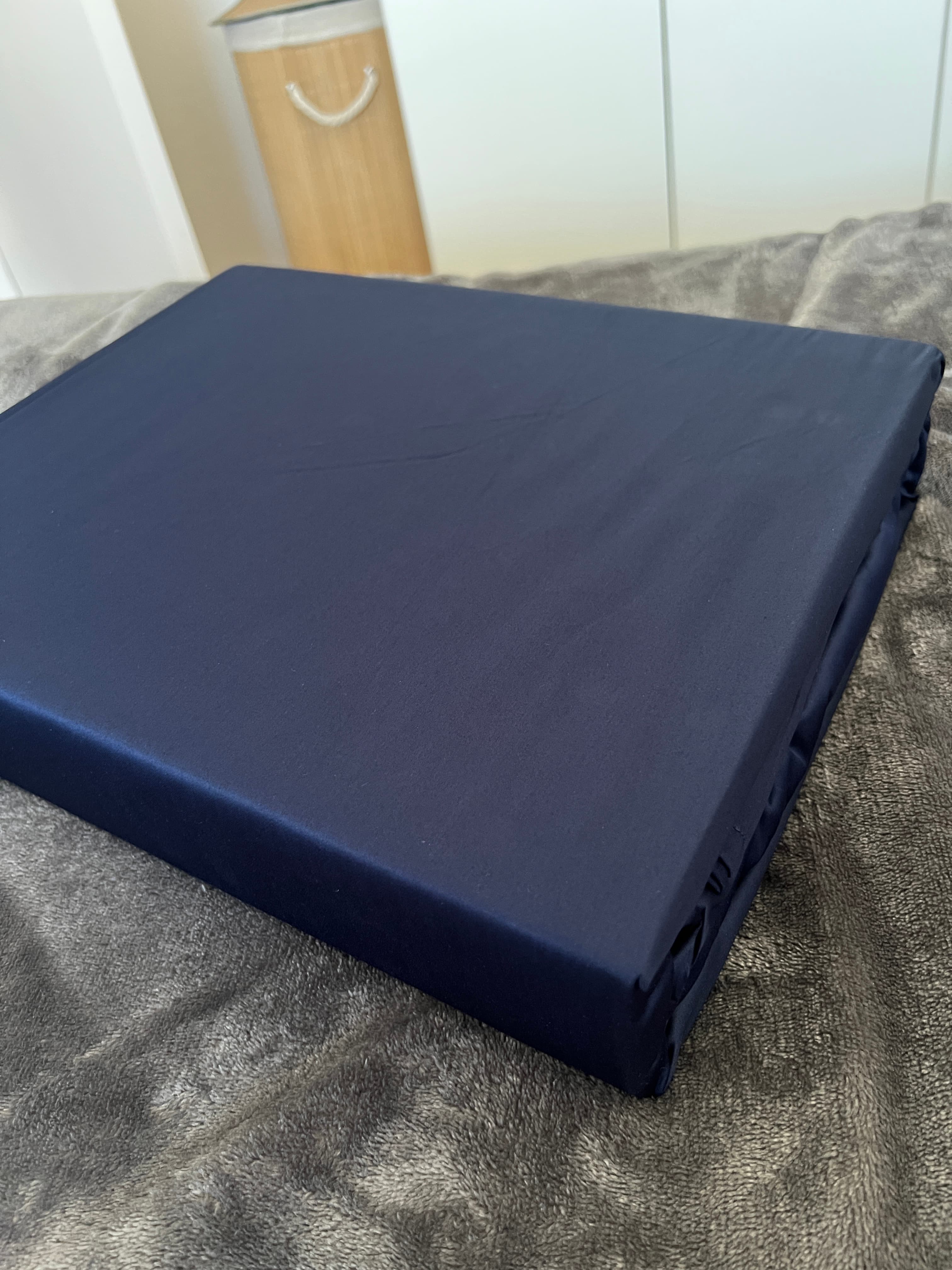 Ana Martínez con sábanas Velleira